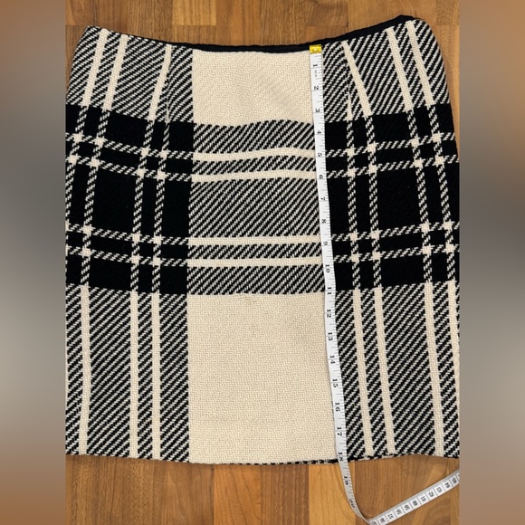 Jones New York Black & White Plaid Wool Blend Skirt | Size 10 - Picture 6 of 7
